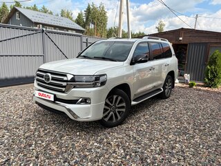 2016 Toyota Land Cruiser 200 Series Рестайлинг 2, белый, 5600000 рублей, вид 1