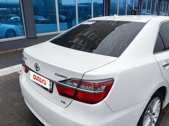 2015 Toyota Camry VII (XV50) Рестайлинг, белый, 2200000 рублей - вид 17