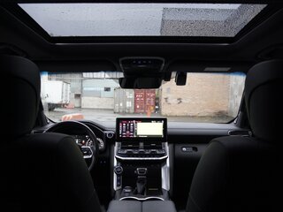 2021 Toyota Land Cruiser 300 Series, чёрный, 12600000 рублей, вид 3