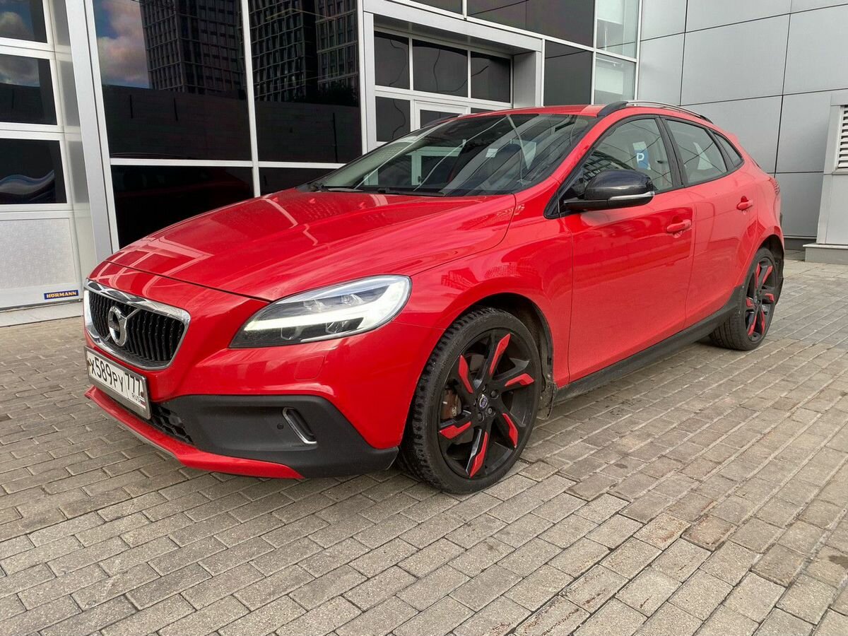 Открыть фотографии: Volvo V40 II Рестайлинг