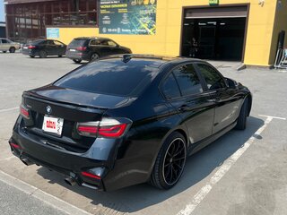 2018 BMW 3 серии 320i xDrive VI (F3x) Рестайлинг, чёрный, 2000000 рублей, вид 4