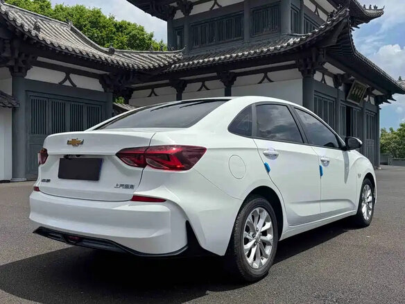 2023 Chevrolet Cruze II Рестайлинг, белый - вид 4