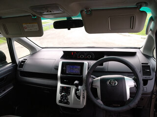 2010 Toyota Noah II (R70), серый, 1670000 рублей, вид 3