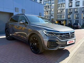 2019 Volkswagen Touareg III, серый, 7200000 рублей, вид 1