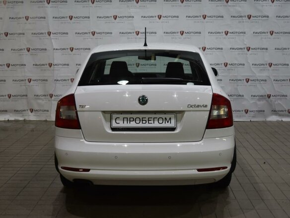 2012 Skoda Octavia II (A5) Рестайлинг, белый - вид 3