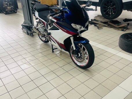 2019 Honda VFR 800, синий, 640000 рублей, вид 3