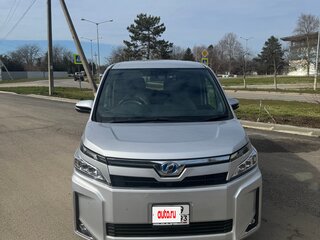 2019 Toyota Voxy III (R80) Рестайлинг, серебристый, 2280000 рублей, вид 2