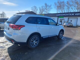 2016 Mitsubishi Outlander III Рестайлинг 2, белый, 2400000 рублей, вид 4