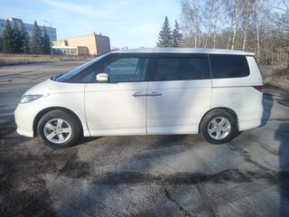 2006 Honda Elysion I, белый, 1050000 рублей, вид 4