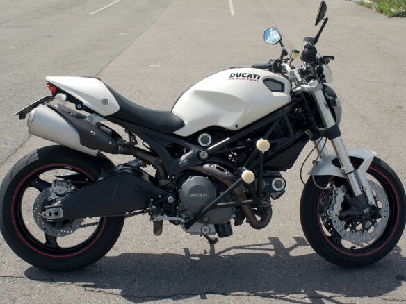 2009 Ducati Monster 696, белый - вид 4