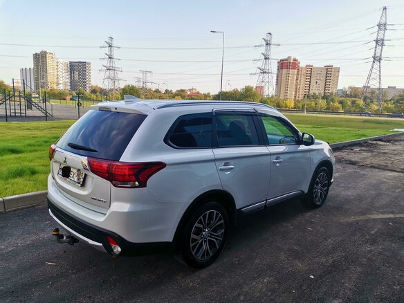 2018 Mitsubishi Outlander III Рестайлинг 2, белый - вид 2
