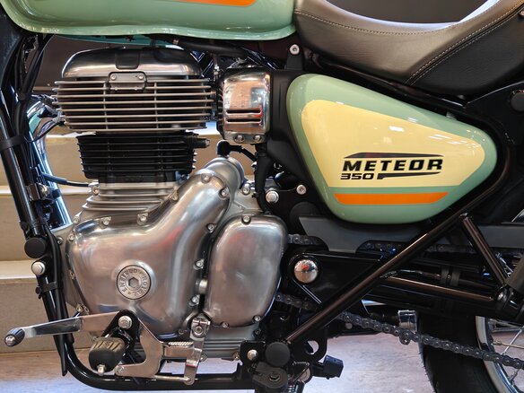 2026 Royal Enfield Meteor, зелёный, 528000 рублей - вид 10