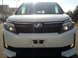 2014 Toyota Voxy III (R80), белый, 2099500 рублей, вид 2