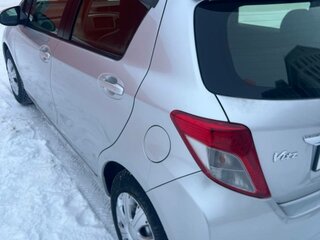 2012 Toyota Vitz III (XP130), серый, 740000 рублей, вид 3