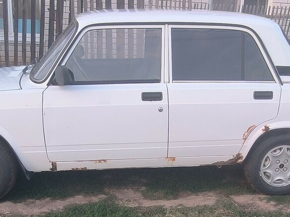2011 Lada (ВАЗ) 2107, белый, 150000 рублей - вид 3