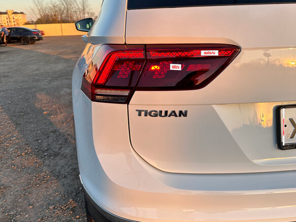 2017 Volkswagen Tiguan II, белый, 2199000 рублей - вид 14