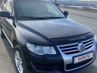 2009 Volkswagen Touareg I Рестайлинг, чёрный, 1440000 рублей, вид 2