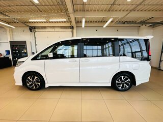 2017 Honda Stepwgn V Рестайлинг, белый, 1999000 рублей, вид 3