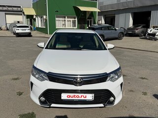 2017 Toyota Camry VII (XV50) Рестайлинг, белый, 3100000 рублей, вид 2