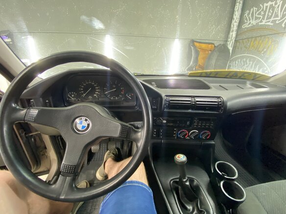 1988 BMW 5 серии 520i III (E34), бежевый, 510000 рублей - вид 12