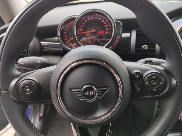 2018 Mini Hatch Cooper III (F55/F56) Рестайлинг, синий - вид 4