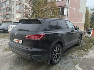 2019 Volkswagen Touareg III, чёрный, 5500000 рублей, вид 5
