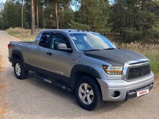 2010 Toyota Tundra Double Cab II, серебристый, 2300000 рублей, вид 2