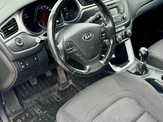 2017 Kia Ceed II Рестайлинг, белый, 1000000 рублей, вид 4