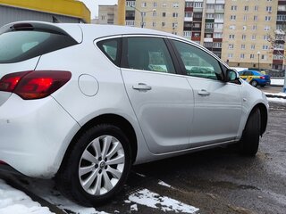 2011 Opel Astra J, серебристый, 520000 рублей, вид 4
