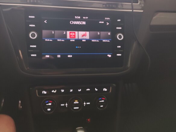 2019 Volkswagen Tiguan II, коричневый, 2200000 рублей - вид 13