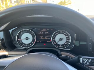 2018 Volkswagen Touareg III, коричневый, 4700000 рублей, вид 3