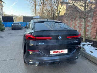 2022 BMW X6 40i III (G06), чёрный, 9500000 рублей, вид 3