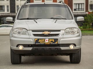 2012 Chevrolet Niva I Рестайлинг, серебристый, 585000 рублей, вид 2