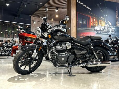 2026 Royal Enfield Super Meteor, чёрный, 764000 рублей, вид 2