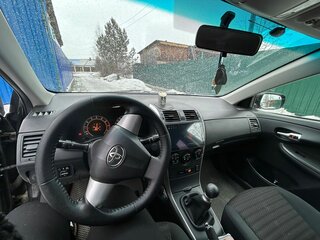 2013 Toyota Corolla X (E140, E150) Рестайлинг, чёрный, 1300000 рублей, вид 2
