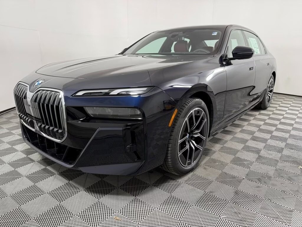 Открыть фотографии: BMW 7 серии VII (G70)