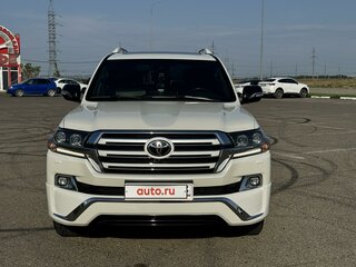 2017 Toyota Land Cruiser 200 Series Рестайлинг 2, белый, 7500000 рублей, вид 4