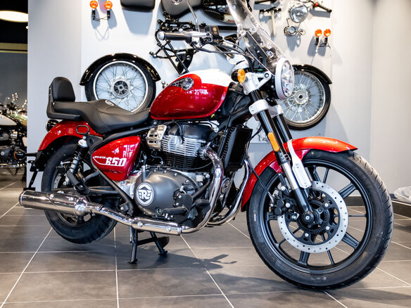 2026 Royal Enfield Super Meteor, пурпурный, 792000 рублей - вид 1