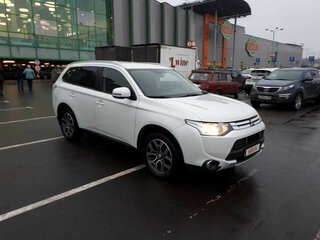2014 Mitsubishi Outlander III Рестайлинг, белый, 1850000 рублей, вид 4