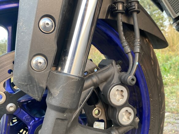 2016 Yamaha MT-09 Tracer (FJ-09), серебристый, 700000 рублей - вид 12