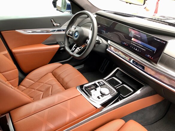 2022 BMW i7 xDrive60 I (G70), синий, 14900000 рублей - вид 25