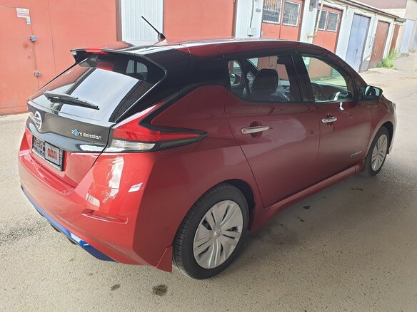 2018 Nissan Leaf II (ZE1), красный, 1950000 рублей - вид 5