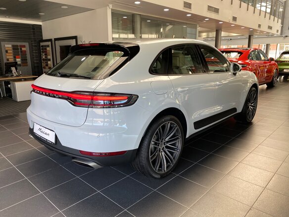 2020 Porsche Macan I Рестайлинг, белый - вид 1