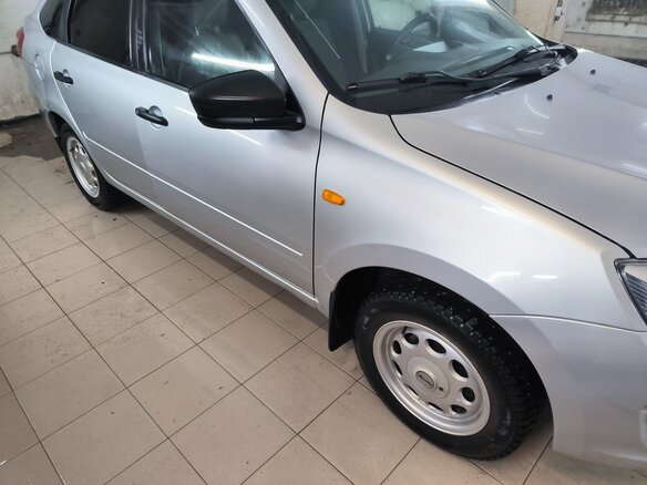 2017 Lada (ВАЗ) Granta I, серебристый, 650000 рублей