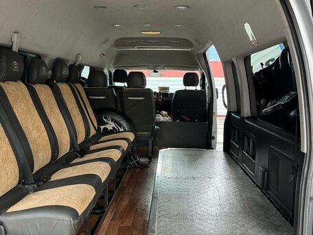 2010 Toyota HiAce, серебристый, 2350000 рублей, вид 5