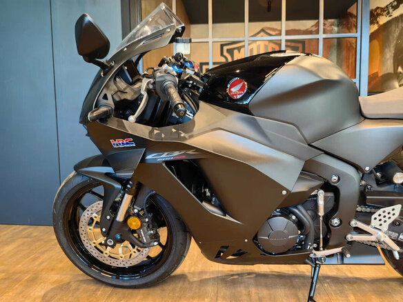 2025 Honda CBR 600RR, чёрный, 1820000 рублей - вид 12