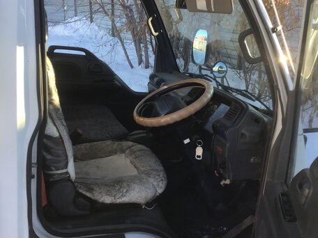 2004 Isuzu Elf (N-series), белый, 3000000 рублей, вид 4