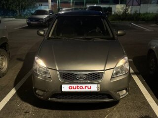 2011 Kia Rio II Рестайлинг, серебристый, 700000 рублей, вид 1