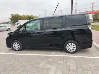 2018 Toyota Voxy III (R80) Рестайлинг, чёрный, 2350000 рублей, вид 5