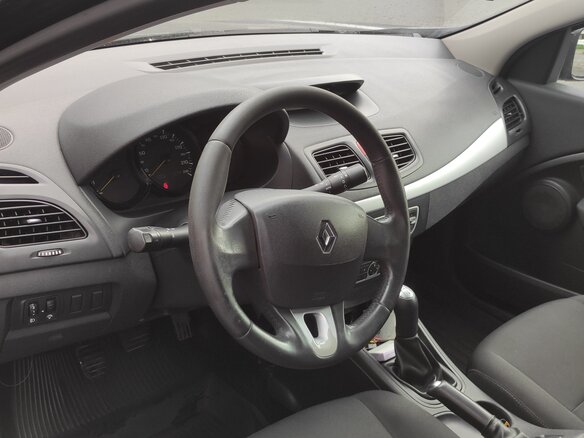 2011 Renault Fluence I, чёрный - вид 3